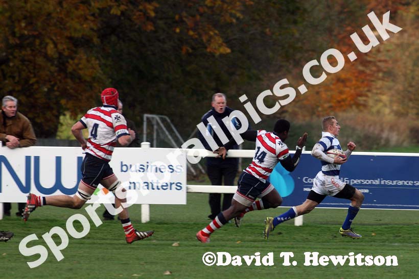 Tynedale's Dan Rundle scores agiainst Rosslyn Park  at Tynedale Park, Corbridge, Northumberland. Photo: David T. Hewitson/Sports for All Pics